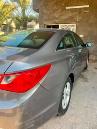 للبيع – هيونداي سوناتا موديل 2011 * فقط البنيد مبدل. * تخم تايرات جديد...