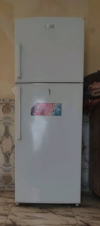 ثلاجه كبيره شغاله السعر 450 الف