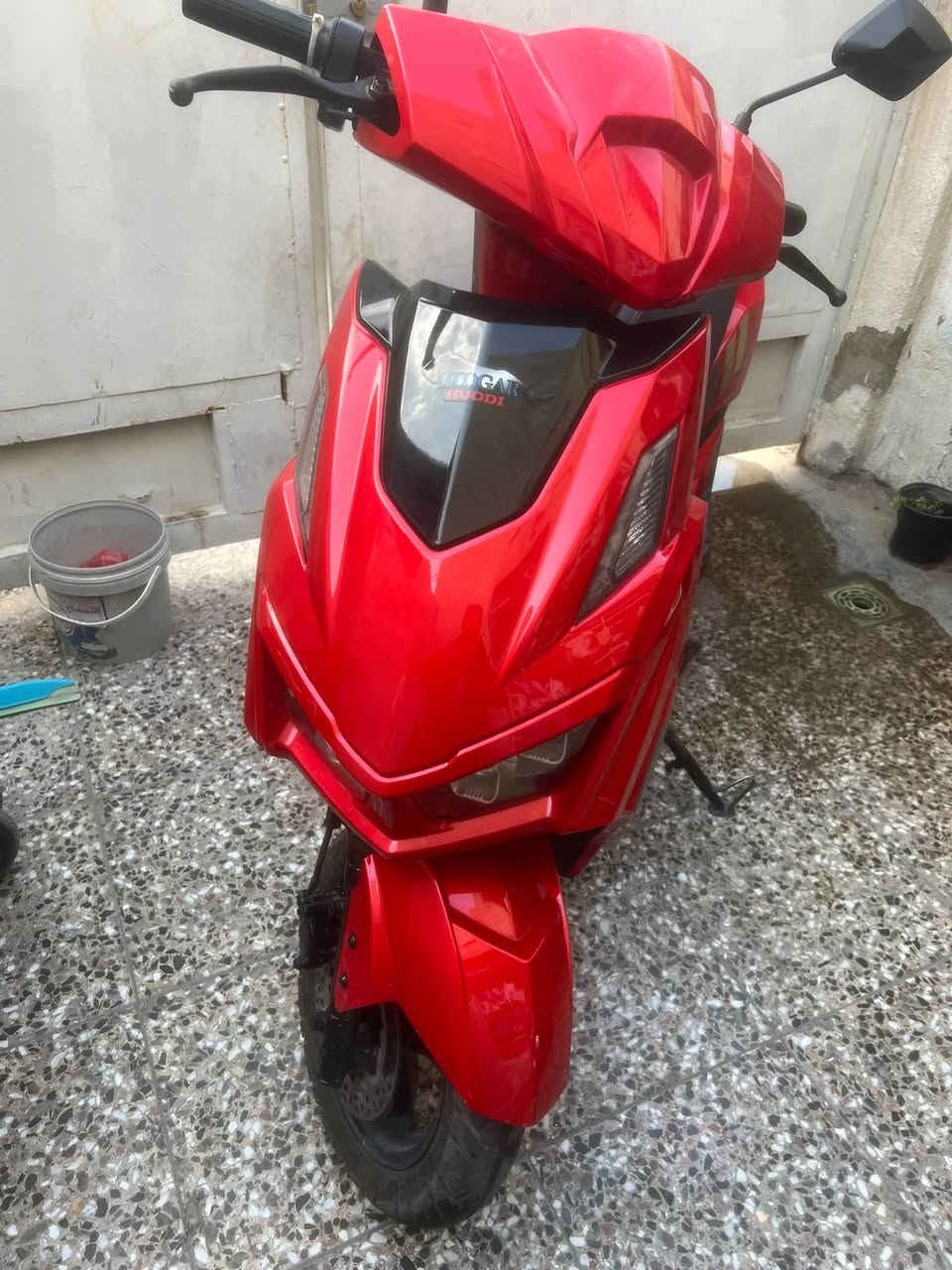 السلام عليكم دراجه نوع HUODI  
كلش ممتازة الشاصي كدامك 
3000W
72V 
‏الدراجه خير من الله مابيهة اي نقص 
اشاير يمنه يسرة 
هورن
زنون عالي ناصي 
شاشاة عرض العطل
تعال وشوف بعينك 
بطاريات اصلية مالتهة وحدة مشترينهة هم اصلية
نضافة 97‎%‎ 
بعدهي على سوادات الشركة نضييفة كلش 
السعر 850 الف وبيهة محال للشراي 
للاستفسار *********** متواجد واتساب وماستنجر
