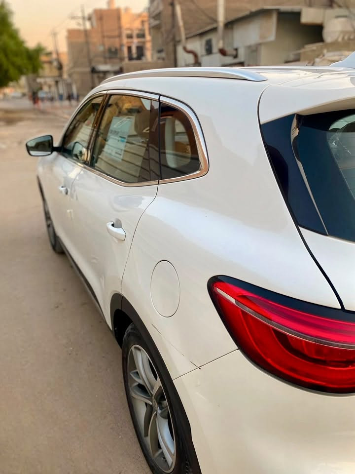 للبيع  MG HS موديل  2020  الفئه الأعلى بحاله ممتازه كير محرك تبريد كهربائيات ممتازه السياره  استلام شركه بيهه ضربه خفيفه ربع من الباب الاماميه الي بصف السائق وصبغنه الباب كلها تطابق لون  وعندي الصور قبل الصبغ  وبعده وبيها ضربه خفيفه بالجنطه مصلحها على البارد بدون اي دواخل ماشيه 100 السياره باسمي سنويه 31 جديده رقم انكليزي بغداد 
جديد تحويل مباشر 
بيها كم شخط بسيطات السياره نظيفه وجاهزه من كلشي
محرك  2000  تيربو 
بانزين عادي ويه التبريد ماكو  اي دوانز
بطاريه جديده 
اطارات جديده 
بصمة تشغيل 
بصمة ابواب
شاشه اعطال
شاشه  كار بلي
اوتو هولد
هاند بريك بصمه 
كرسي كهرباء
تبريد قطعتين
مري كهرباء 
هيتر بالمري 
كراسي تدفئه 
وضعيات قياده 
كامره خلفيه 
السعر 113 ورقه وبيها مجال 
مكان بغداد الدوره 
رقم ***********

