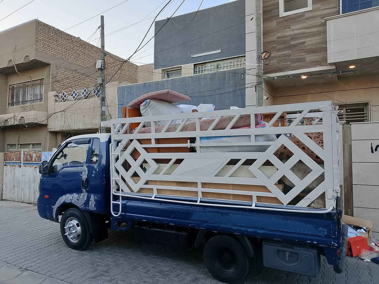 تم و بفضل لله .. تم نقل اثاث و غرفة اخشاب فتح و شد  .. للأستاذ الخلوق (ابو حسين المحترم) .. من (الامين) الى(البلديات) كادرالعمل يتألف من ( سائق سياره نوع كيا ٢ طن  .. و نجار ..و2عامل)   امنياتنا و دعواتنا للأخ ابو حسين ان يجد الخير و السعاده في سكنه الجديد .. تعمل كوادرنا في .. كافة المجمعات السكنيه .. و بغداد .. و المحافضاات .. تحياتي
***********
***********
