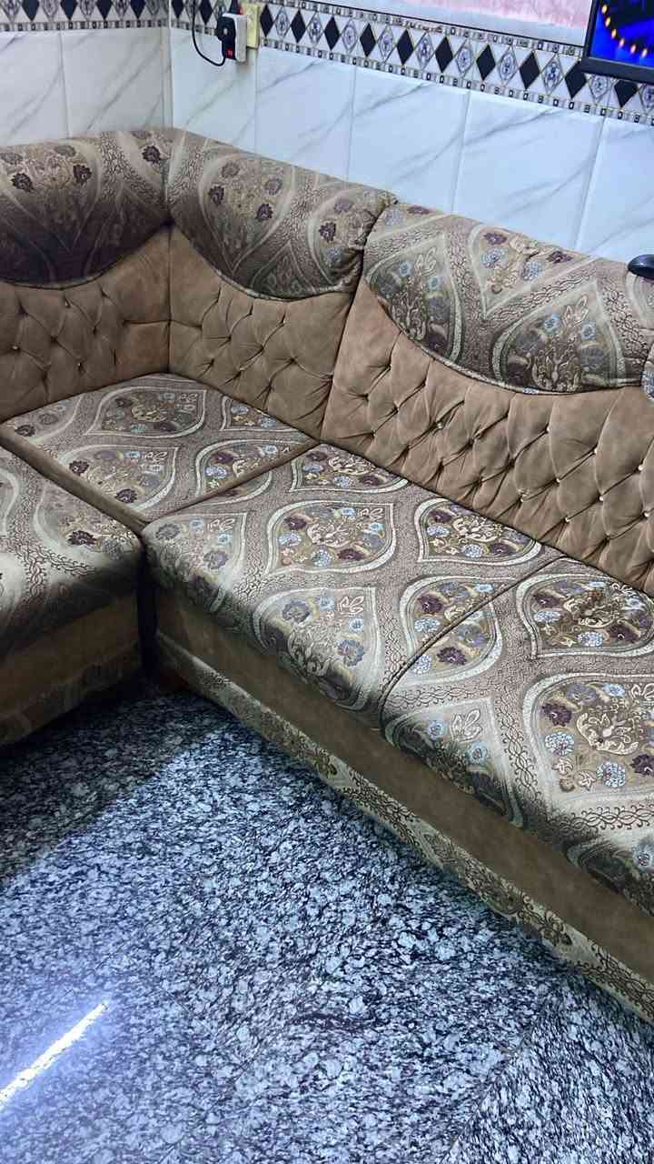 ديوان تركي تفصال تكمه البيع ١١ مقعد جدآ نصيف وسعره مناسب جدا جدا جدا ٣٠٠وبي مجال مكاني بغداد الدوره
