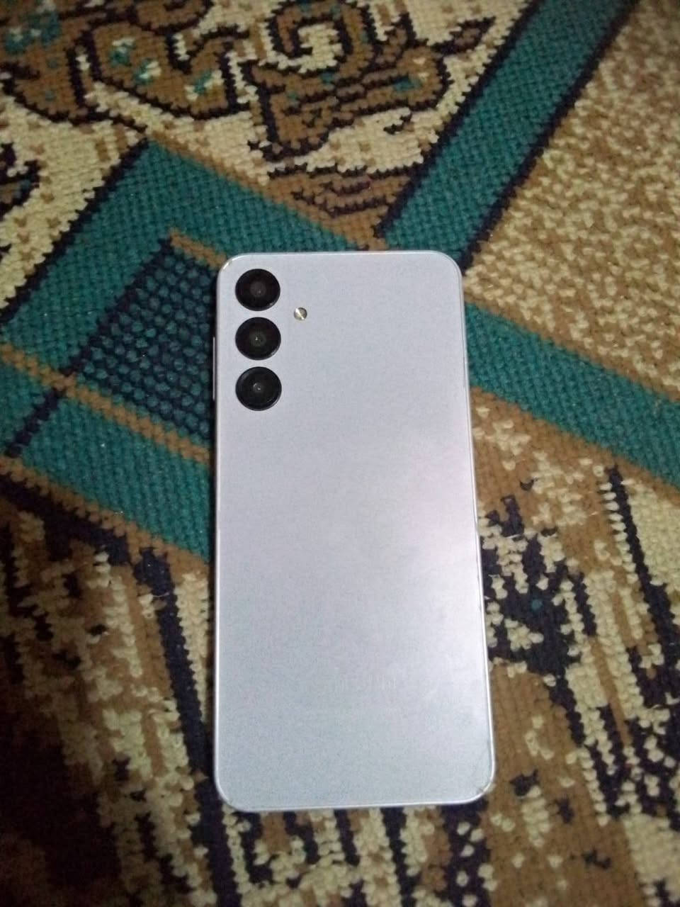 السلام عليكم موبايل للبيع مثل ما موضح ب صوره جهاز جديد  ومرتب ولا شخط  ذاكره 256 ببجي بيس 60فريم مكاني ناصريه مركز  راسلني خاص لو واتس *********** السعر 180 وبي مجال
