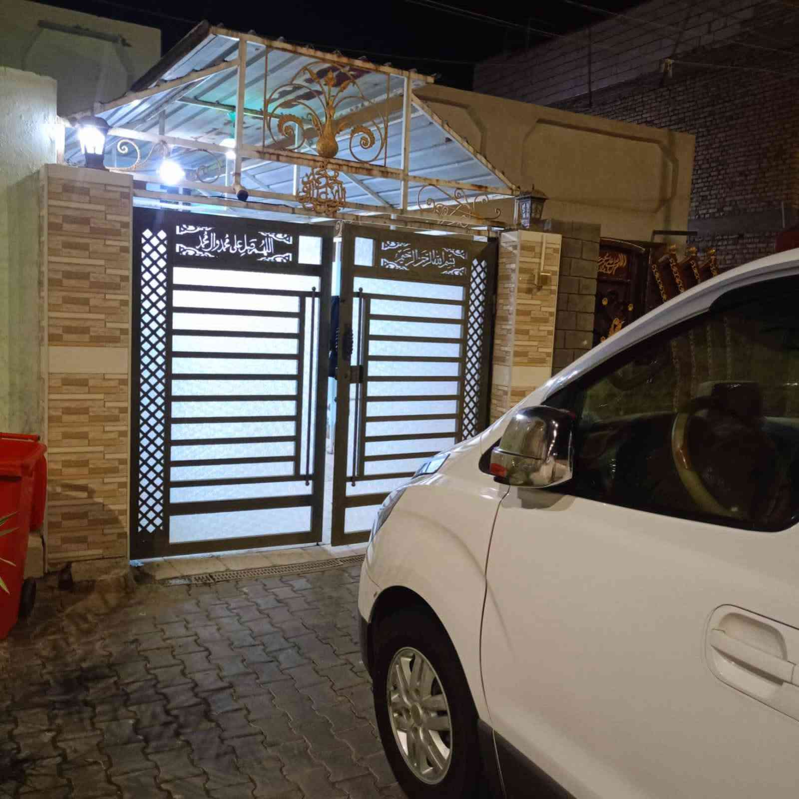 بيت للبيع مساحه 110متر  طابوه صرف  يحتوي على غرفه صاله هول مطبخ صحيات جوه فوك غرفه  بيتونه عنوان دور الري  قرب الرايه سعر 68وبي مجال  ***********
