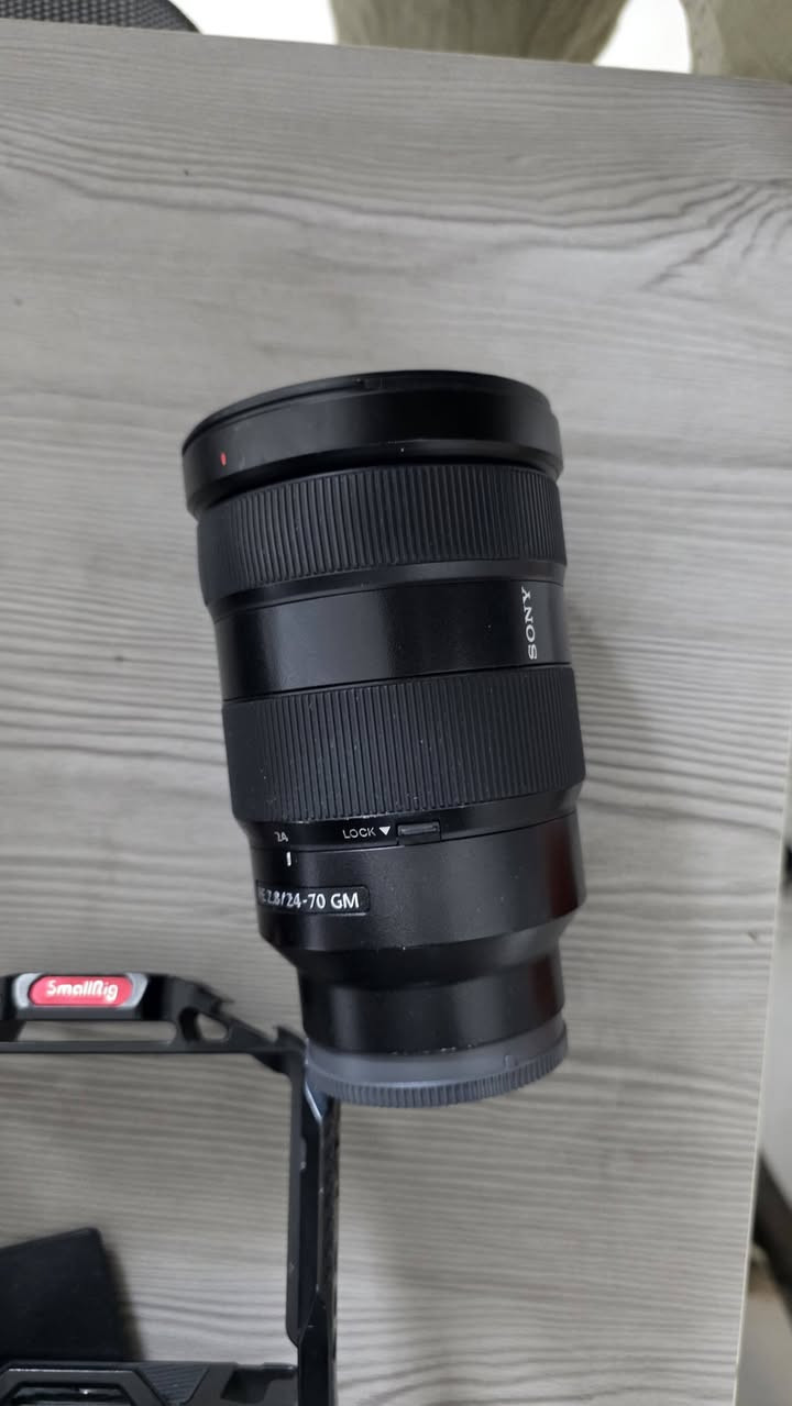 sony a7siii           2700 السعر
بدون كارتونة يجي ويها. كيجات ثنين وبطاريتين
gm 24 70              السعر ١٥٠٠
تواصل وتساب ***********
