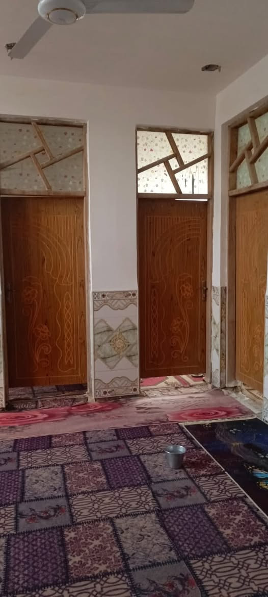 بيت في واسط المزاك مساحة البناء ٢١٨ متر المساحه الكليه ٦٠٠ متر ٣ غرف نوم للستفسار ***********
