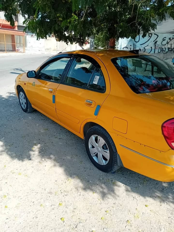 نيسان سني ياباني موديل ٩ بسمي رقم انكليزي وهزه جديده السياره كل عيب مابيهه موبايل.  ***********  والسعر ٨٠ ورقه قابل للتفاوض
