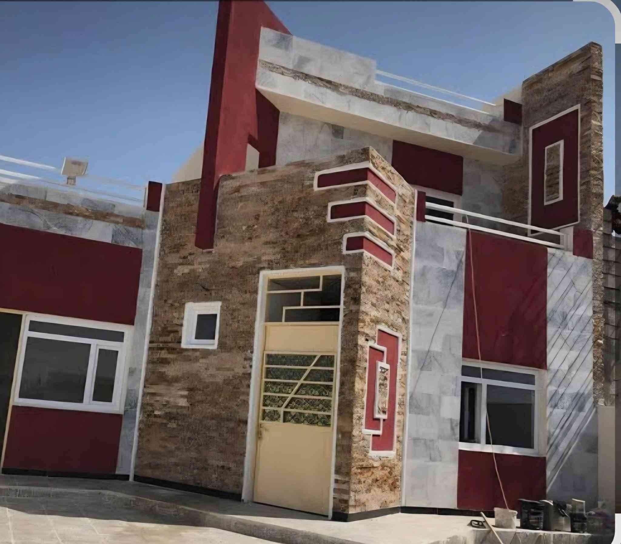 بيت في مجمع السلام السكني عالشارع العام موقع مميز ***********
200  م طابو  ٣ غرف نوم وتغييرات بالبيت مع حديقه واشجار فواكه
