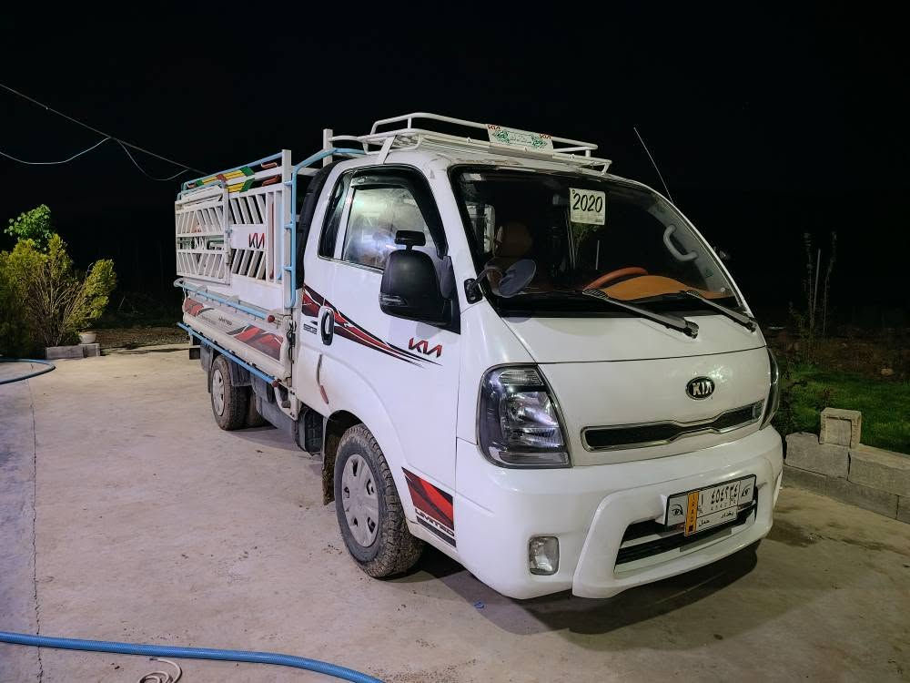 سەرەتا بەناوی خوای گەورە 
KIA BONGO 2020
کیا بینگۆ   ۲۰۲۰  ساغ ساغ 
قەپات مواسفات 
148000 کیلۆ مەتر ڕۆشتوە 
مەکینە ۳۰۰۰ سۆپەر 
مەکینە ڕەش ۷ گێڕ 
گێڕ تۆماتیک و عادی 
کۆدی بەناو خۆمەوەیە 
٦ دووگمەی فول 
کوشن هەوا  +  هیتەر 
ئاوێنە شەفت + کارەبای +  هیتەر + ئیشارەت
سوکان هیتەر + تەحەکومات 
دووگمەی تراکشن +  دژە خلیسک 
ئەی بی ئێس     ABS
سپیکەری تەلەفون
بلاجیکتۆر زینۆن 
کوشن جڵد + ناو گاعی قاڵب
تەبرید لەسەر سیوچ 
٦ تایەی لۆکی لەژێردایە 
چەمچەو ناو بۆدی لۆک 
سپێری دانەگیراوە 
دەبڵ سپێرە  
دەبەی ئاو + سنوقی لاتەنیشت 
کامل کامل سێرڤس کراوە 
تەقەو ڕەقەی بەشەرت 
کارەبای کامل بەشەرت 
ئەکسل و شانسی بەشەرت 
خایسات و ڕزیوی نیە 
ئەم دەقەیە لە ئیشدایە 
هیچ هیچ نوقسانی تێدا نیە
سەیارەکە ساغە بڕاوە نیە
دەعم و لێدراوی نیە  
سعری ۱۰٥ گەڵاو مجالێکی برایانا 
بۆ پەیوەندی ***********
تێبینی / ئەو لەزگەیەم لێ کردۆتەوە السليمانية, العراق
