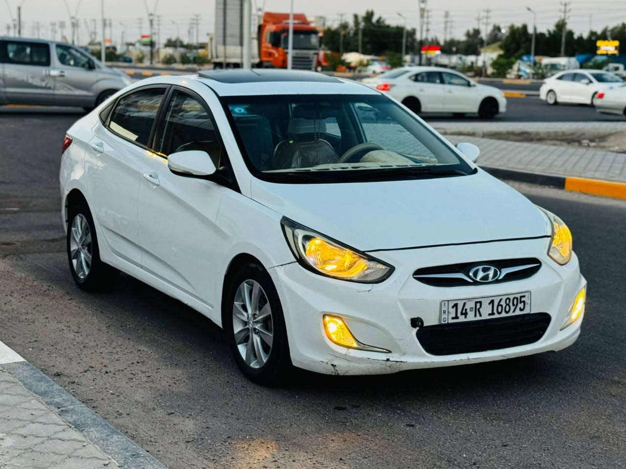 اكسنت 2015 خليجي مكفوله من الضربه والصبغ وتبديل فقط بارد وهلال مكينه 1600شرط ما مفتوحه  قطرتين كير ايتي المرغوب سنويه لل 29 باسمي تحويل ثاني يوم  رقم ألماني الجديد المواصفات فتحه اشاير بالمري تحكم ستيرن 5 ويل كب حتى السبير دواخل عسلي دوشمه مسويله و ارضيه جلد ب 300 الف مدوشم حتى الصندوك حداده نافضه 100% بس عندي الستيرن ثكيل وتبريد شغال لعب بي واحد غيرله غاز وكلب هوه حار  السعر 95   التواصل واتساب فقط ماعندي اتصال *********** مكان السياره الزبير
