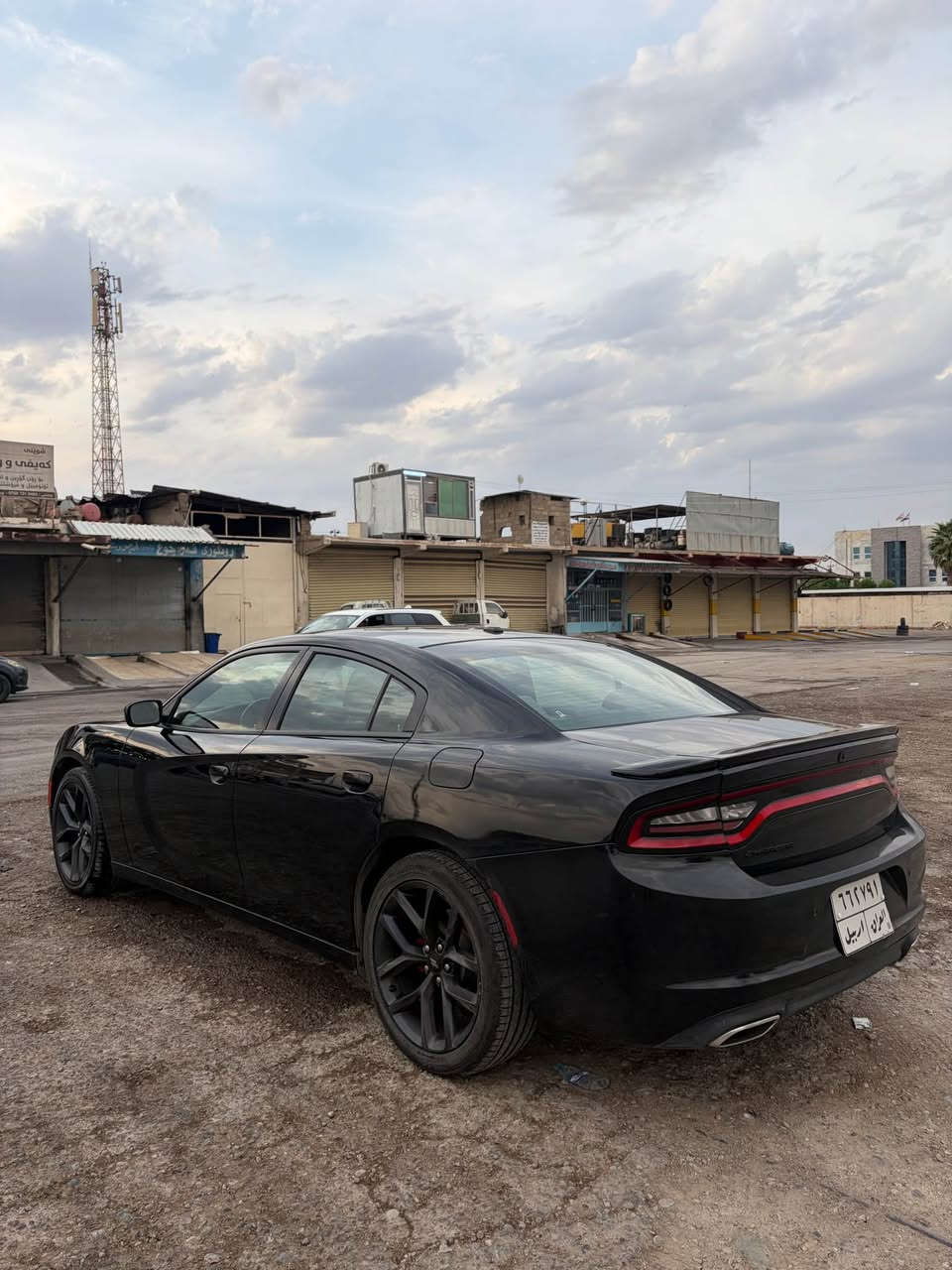 دۆج چارجەر ٢٠١٩ 
ڕەشی قەتران 
مواسفات sxt
گێڕ مەکینە کارەباییات بە شەرت 
پێش کەپسە✅
دوو پارچەی بۆیاخە 
سندووق و چامڵغی دواوە لای سایق 
کەڤەر چامڵغی گۆڕاوە

سەیارەکە هێچ ئێڕباگێکی نەتەقیوە 
سەنەوی و ژینگەی بەسەر چووە 
یەک ملیۆین سزا دوای معامەلە وەردەگریەوە 
سەیارەکەمان لە هەولێرە 
رەقەم شانسی (2C3CDXBG8KH685663)
0️⃣7️⃣5️⃣1️⃣1️⃣5️⃣1️⃣2️⃣0️⃣0️⃣2️⃣
180 وەرەقە و مەجال

—————
دوج جارجر ٢٠١٩
 اللون: أسود ملكي (ڕەشی قەتران)
 المواصفات: SXT
 الشرط: محرك، قير، والكهربائيات بشرط الفحص
 الدعم: دعامية أمامية كبس (شغالة وسليمة) ✅
 الصبغ: قطعتين صبغ (الصندوق والشاملغ الخلفي جهة السائق)، مع تبديل كفر الشاملغ.
 الأيرباك: سليم بالكامل، بدون أي أيرباك طاق.
 الأوراق: السنوية والبيئة منتهية.
 الغرامة: يوجد مليون دينار غرامة تسترجعها بعد إكمال المعاملة.
 الموقع: أربيل
 رقم الشاصي: (2C3CDXBG8KH685663)
 رقم الهاتف: ***********
 السعر: 180 ورقة (18,000 دولار) مع مجال بسيط. أربيل, العراق
