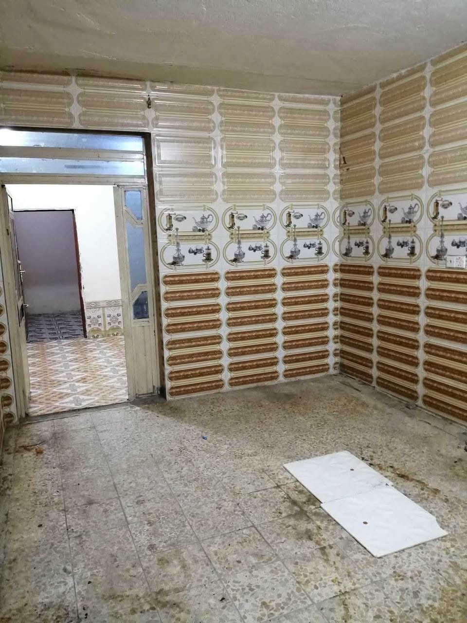 مكلف بلنشر بيت زراعي للايجار بلمهيديه بشارع الجامع سعيد بن جبير ٣فرع عل يسار مساحه 125 غرفتين وصاله ومطبخ وصحيات باقي التفاصيل خاص او واتساب رجاء ***********
