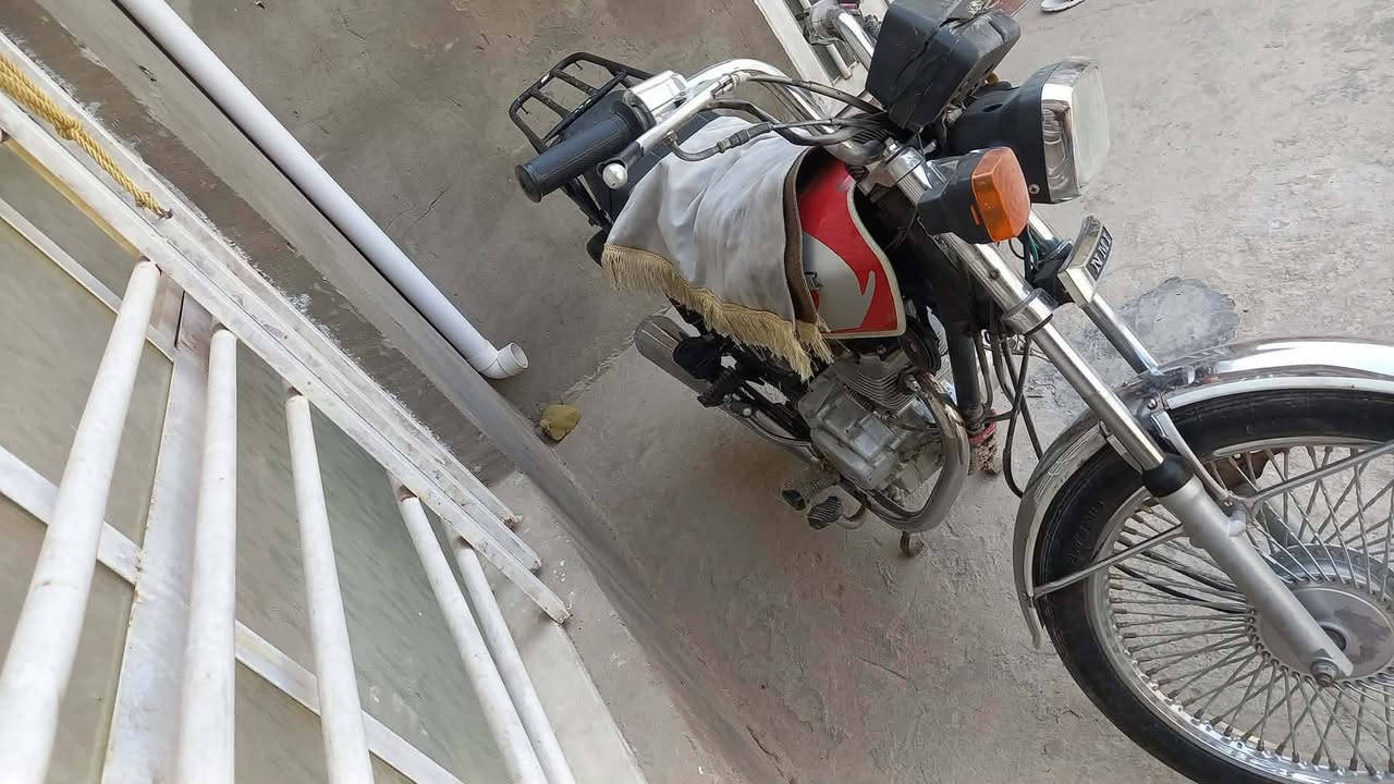 الدراجه مكفوله ونظيفه نامه شلامجه مكاني كوفه شارع المعمل ب 650وبيه مجال لشراي نوديل 23
