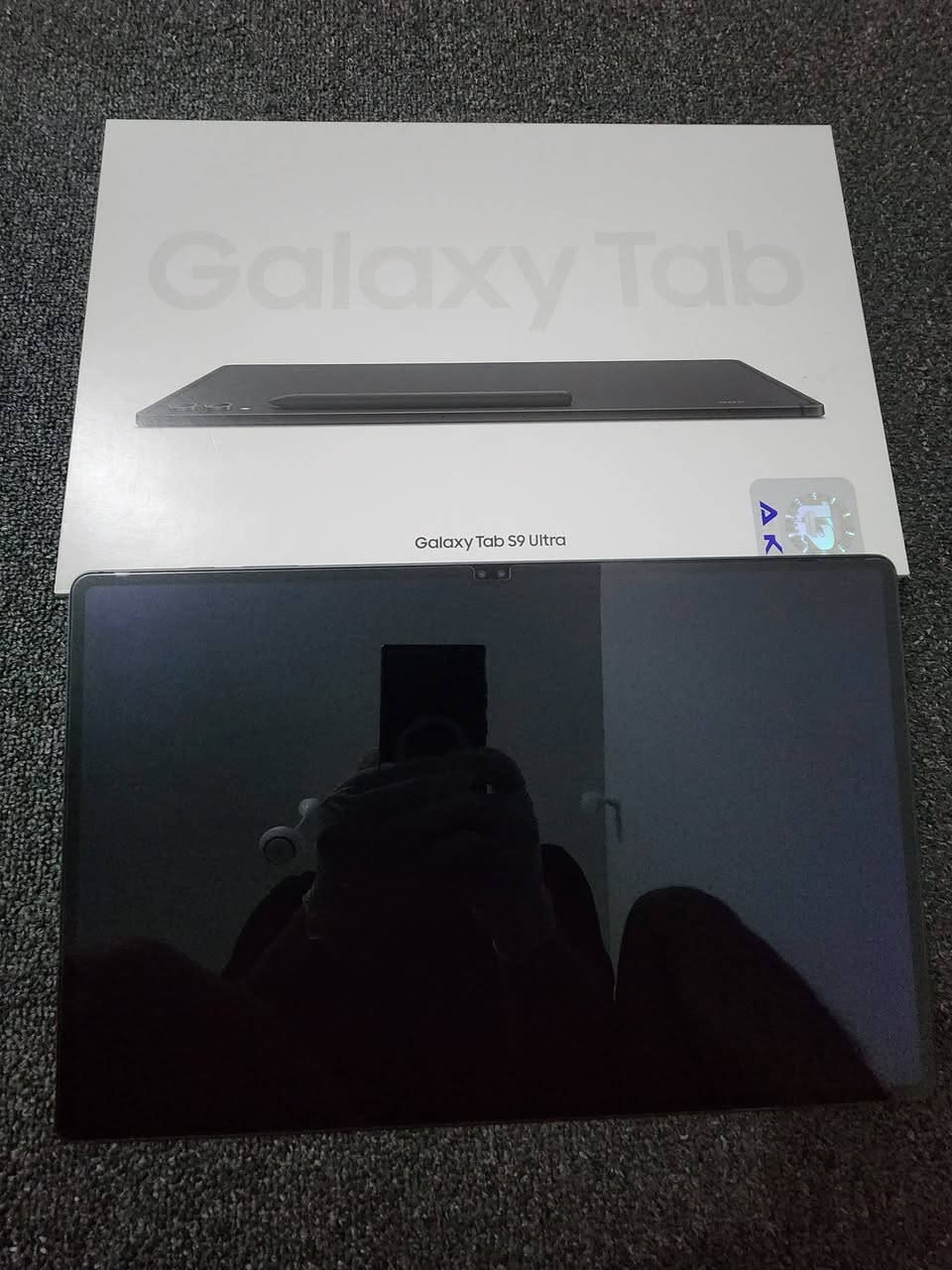 للبيع: تابلت Samsung Galaxy Tab S9 Ultra
(مع الكارتونة)
​الجهاز نظيف جداً جداً وخالي من أي خدوش أو عيوب (أخو الجديد).
​📋 المواصفات الأساسية:
​المساحة الداخلية: 512 كيكابايت (مساحة ضخمة لتخزين الملفات والألعاب).
الرام الداخلي 12 كيكا بايت
​نوع النسخة: Wi-Fi (واي فاي).
​الشاشة: عملاقة بحجم 14.6 بوصة من نوع Dynamic AMOLED 2X، تقدم أداء خرافي بمشاهدة الفيديوهات والألعاب.
​الأداء: معالج قوي جداً Snapdragon 8 Gen 2 for Galaxy يشغل أقوى اللعبات والتطبيقات بسلاسة تامة.
التابلت ضد الماء والغبار بالكامل
​الملحقات: ( الكارتون الخاص بالتابلت، والقلم الأصلي غير مستخدم، وكيبل الشحن الأصلي غير مستخدم)
​السعر: [900 الف] دينار
​مكان السكن: [الديوانية]
​للتواصل والاستفسار: (الاتصال او المراسلة على الواتساب على الرقم: [***********)
يوجد خدمة توصيل في الديوانية والنجف فقط
