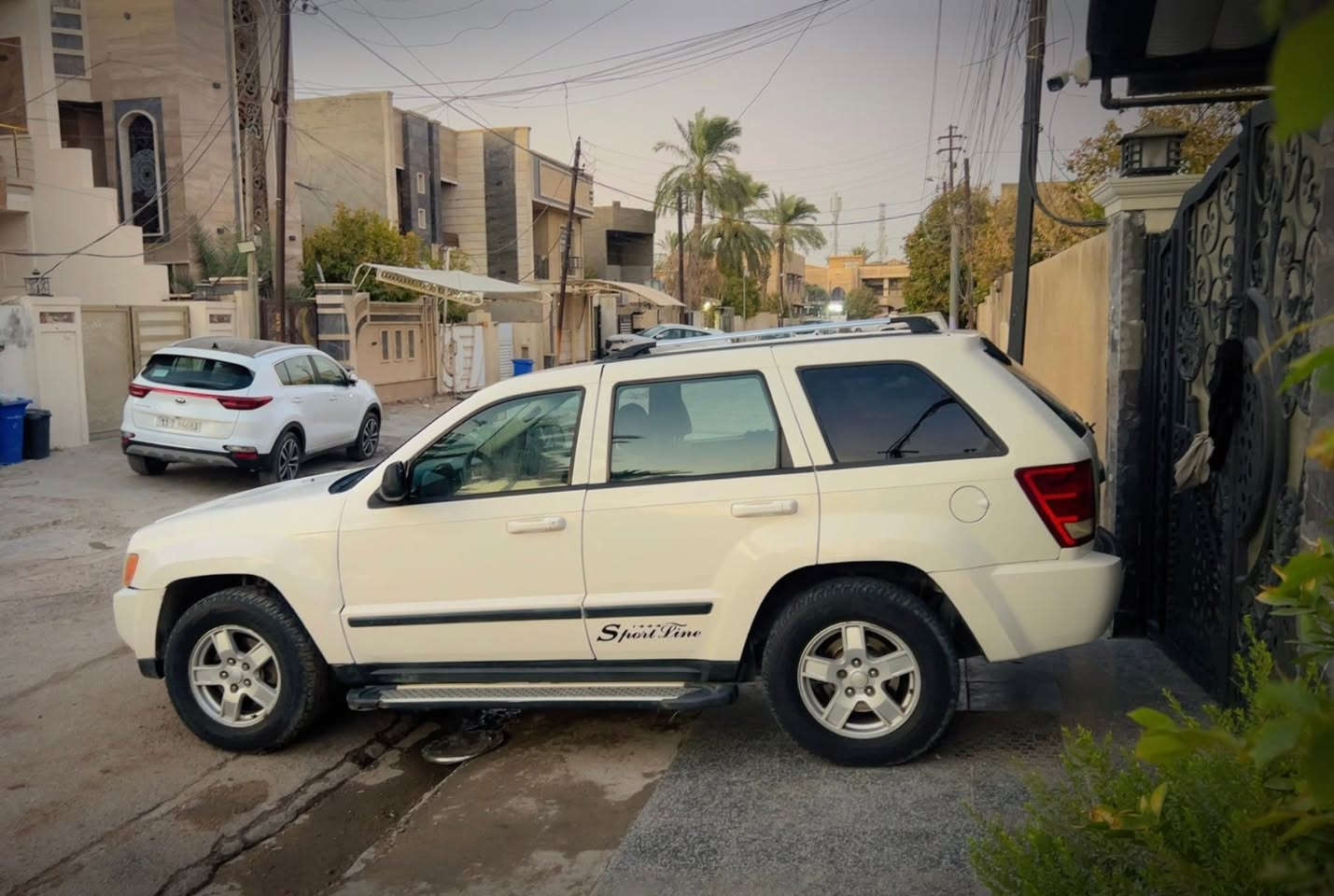 سلام عليكم جيب لاريدو 2008  بسعر 75 وبيه مجال

محرك V6 3.7L سته سلندر مرغوب كيرو محرك بشرط مامفتوح 
سياره نضيفه ومال جناي ، رقم مميز 
حادث الوارد جاملغ وبنيد  
وشويه صبغ في الجاملغ الخلفي 
مواصفات فول ، عده الفتحه 
فتحة -داخل اسود مطعم رصاصي  - كشن كهربا -
 كاميرا - تبريد مركزي - تحديد سورعة - بلاجكتور -
 - مراي كهربا اربع تاير و ويل بيلادي بدون نقص 
مكاني بغداد العامريه 
‭***********‬
