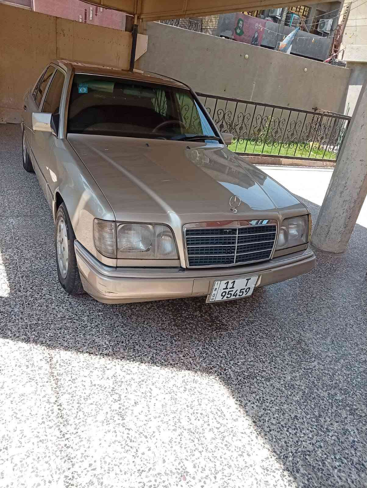 السلام عليكم 
مارسدس دب 
موديل 1990
كير محرك جدد 
رقم دولي سنويه 31 
السياره بسمي تحويل مباشر 
تبريد ثلج 
السياره جاهزه مناقصها اي شي بلاديه 
السعر 65
مكان السياره بغداد الشعب 
***********
