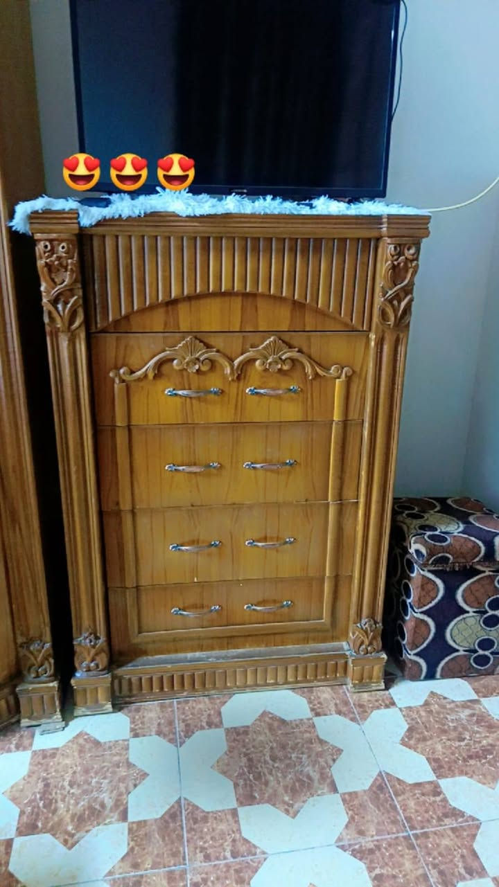 السلام عليكم عندي غرفة نوم للبيع خشب صاج ثقيل فصل السعر مليون و400الف بيها مجال *********** واتس *********** مكاني موصل
