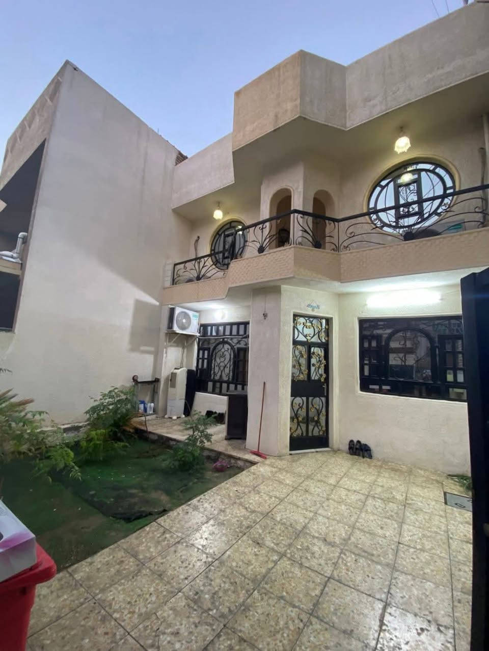 بيت للبيع بحي تونس 🏡
١٥٠ متر | زراعي سند ٢٥ طابو صرف
واجه ٧.٥٠ ونزال ٢٠
كراج سيارة + حديقة 🌳

الطابق الأرضي: استقبال ومطبخ وحولي وغرفة نوم وخدمات ومخزن ومناور تهوية عدد ٣
الطابق الثاني: ٣ غرف نوم وخدمات وسطحين

بناء سنة ٢٠١٣
عرض الشارع ١٠ متر
موقع ممتاز بنفس فرع السكني وقريب من شارع العام والخدمات 📍

السعر: ٣٣٠ مليون
رجاءً بس الجاد يتصل 📞
***********

