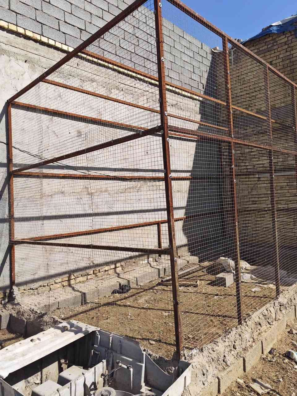 السلام عليكم محميه للبيع نضيفه مامستخدمه اشتغلته وعفته طول 6 نزال3 ارتفاع 3 كلش نضيفه مكانه بغداد مدينة الصدر رقم الهاتف ***********
