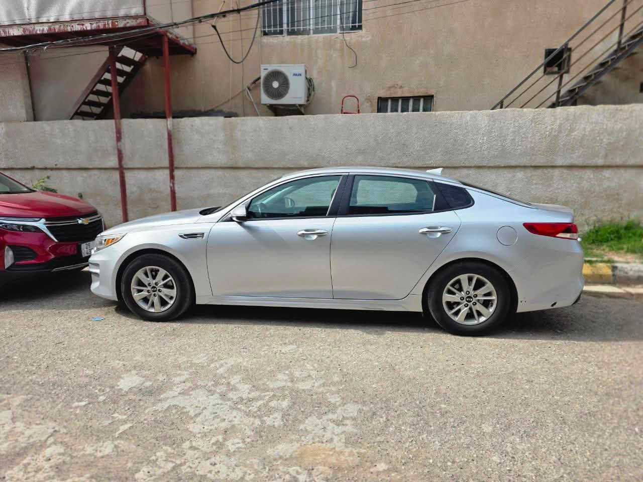 كيا اوبتيما وارد امريكي موديل ١٨
السياره نظيه جدا 
مبيها اي نقص 
تحكم ستيرن 
اشاير بالمري 
بيها قطعه جاملغ انامي جهت السايق ومبدل تفصيخ 
من امريكا ونضربت عندي جاملغ وباب خلفي 
يعني السياره ٣ قطع فقط 
رقم اربيل باسمي
السعر ١٢٥ 
الرقم ***********
