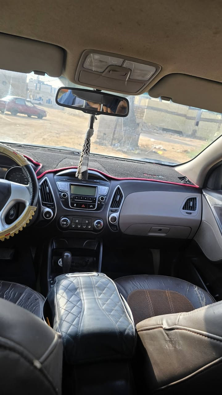 سياره توسان موديل ٢٠١٤ مكفول بيه بس بارد بلجوملغ الامامي سياره نضيفه رقم بابل باسمي السياره تحويل ثاني يوم السعر ١٤٠ وبيه مجال  تبريده ثلج ماعايزه برغي واحد  ***********
