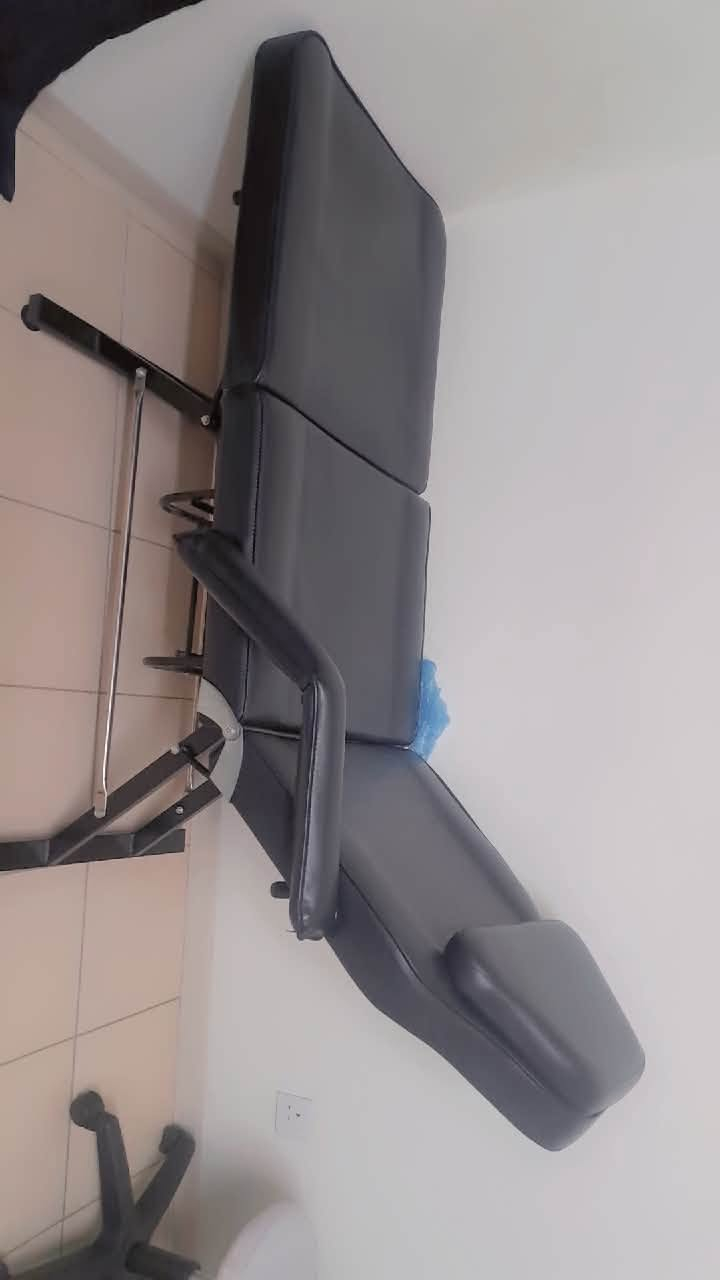 عياده كامله للبيع بسعر مناسب ليزر كانديلا وغراض سديه وستول ورفوف وكراسي نتضار  بسعر جدا مناسب
للأستفسار : *********** 📞
