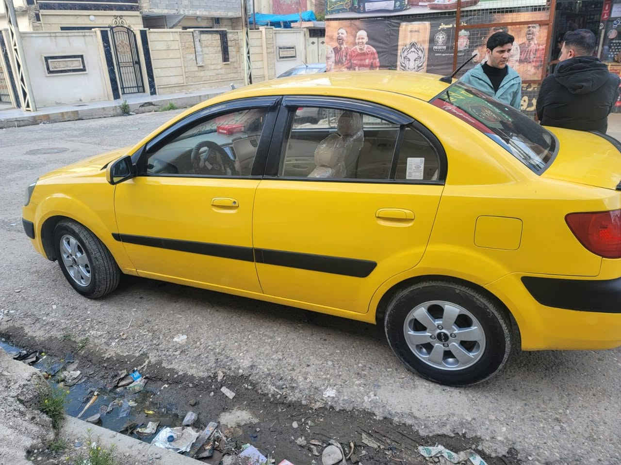 سلام عليكم
كيا ريو تكسي 2008 رقم بغداد مسطرة 
 هيئه صفر غرمات صفر 
محرك 16 شرط كير شرط سيارة جديده
تبريد ثلج منظومه جديده كامله  
شرط تحويل اتريد وكاله حاضر 
بدون ضرر سعر 85 وبيها مجال قليل 
***********
