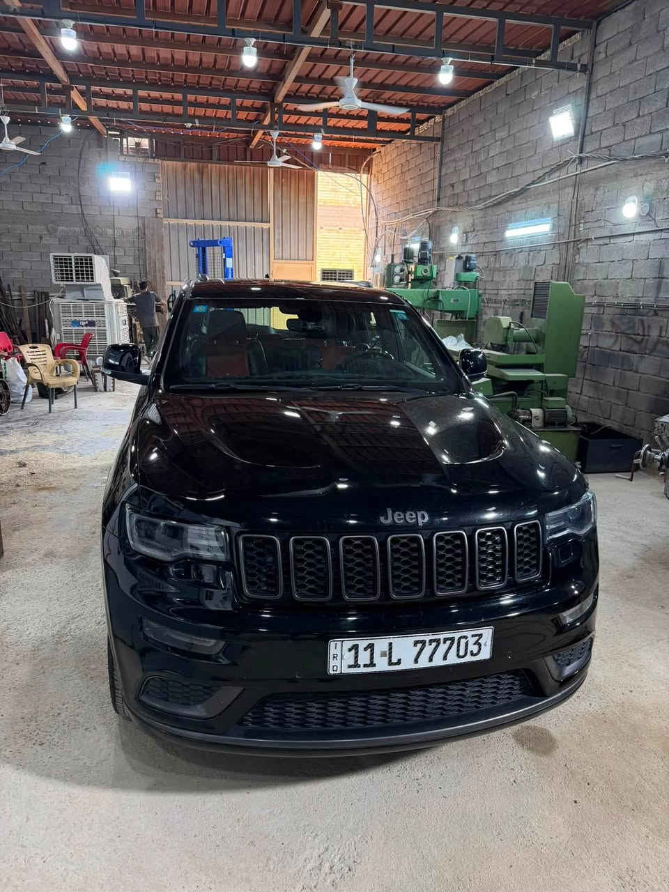 السلام عليكم
جيب شيروكي للبيع 
محرك 3.6 V6 
موديل 2020
سيارة وكالة هارلم  
تخم تايرات جدد 
بانوراما السيارة 
تدفئة كشنات 
جنطه كهرباء 
السيارة بلادية 
السيارة ندعمت بدراجة بدون ايرباك جاملغ السايق مبدل و ربع الدعاميه الامام مصبوغ 
الممشى 81 الف كيلو 
مكان السيارة الكاظمية 
السعر 270 و بيها مجال 
للاستفسار :***********
