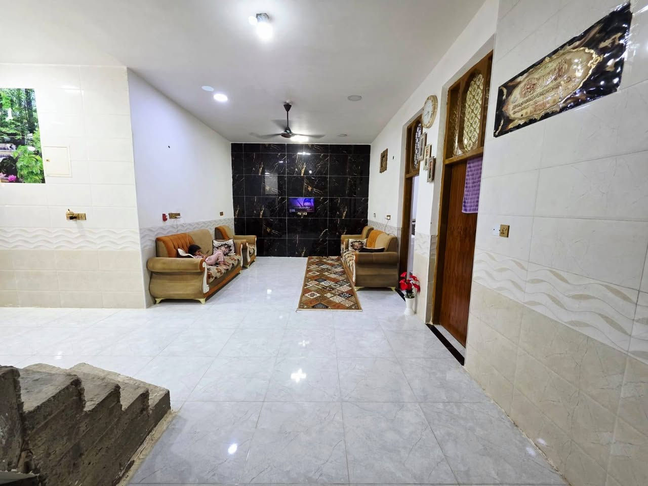 بيت للبيع مساحه ٢٤٠ طابو زراعي سند ٢٥ مسجل بالبلدية كوت حي الحكيم شارع كاله تفاصيل البيت البناء طابوك يحتوي على غرفتين نوم وصاله ومطبخ واستقبال وكراج وحديقة صحيات داخليه وخارجيه السعر ٦٨ وقابل للتفاوض للاستفسار مراجعه مكتب دلاليه احمد السعيدي قرب حسينيه بيت خليفه الاتصال *********** ***********

