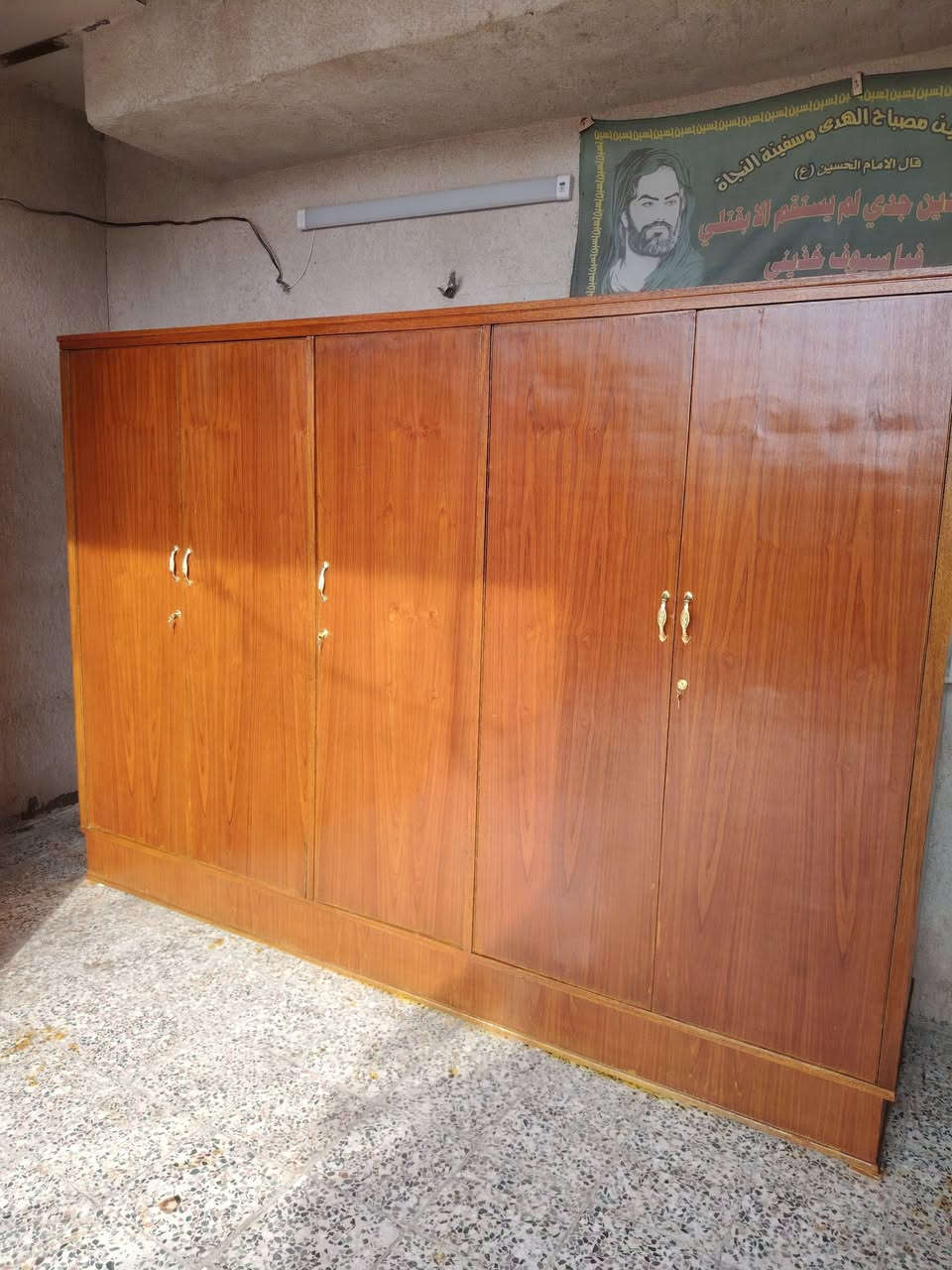 غرفة اخشاب • نظيف جدا • العمارة حي العسكري
