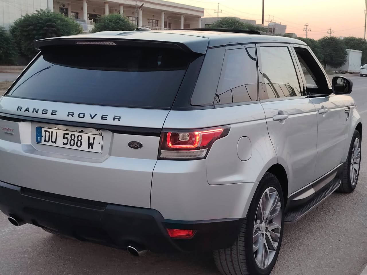 RANGE ROVER SPORT 2015

DYNAMIC V8 SUPERCHARGE

ڕەنج ڕۆڤەر سپۆرت 2015 داینامیک سوپەرچارج 
ساغ دوبەی ✅ 
بێ بۆیاخ
100 هەزار کیلۆمەتری حەقیقی ڕۆشتووە 
مواسەفات خلیجی....
پانۆراما
جلدی ناوزەرد
دەرگا شفت
کوشن کارەباو ساردو گەرم خەزن
گێڕی سوکان
3 مۆدی لێخوڕینی هەیە
مواسەفاتی تر.....
سەیارەکە لە رەسمەکان جوانترە 📦
گێرو مەکینە بە شەرت نەکراوەتەوە
ساڵنسای سپۆرت بیلاد
تایەی تازەی لە ژێرە
نرخی گونجاوە
مشتەریت تەلەفونکە
***********
***********
***********
