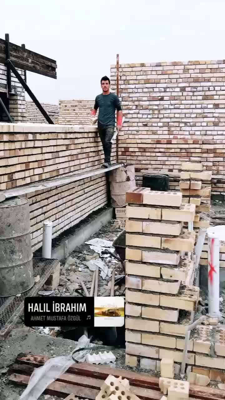 بناء 🪏🫟🔨🏠 عمل هندسي📐📏 متواجد
اشتغل بالألف و باليومية و بسعر مناسب
للإتصال *********** ⛔

نص مكتوب في الصور:
- HALIL İBRAHİM
- AHMET MUSTAFA ÖZGÜL
- عملي