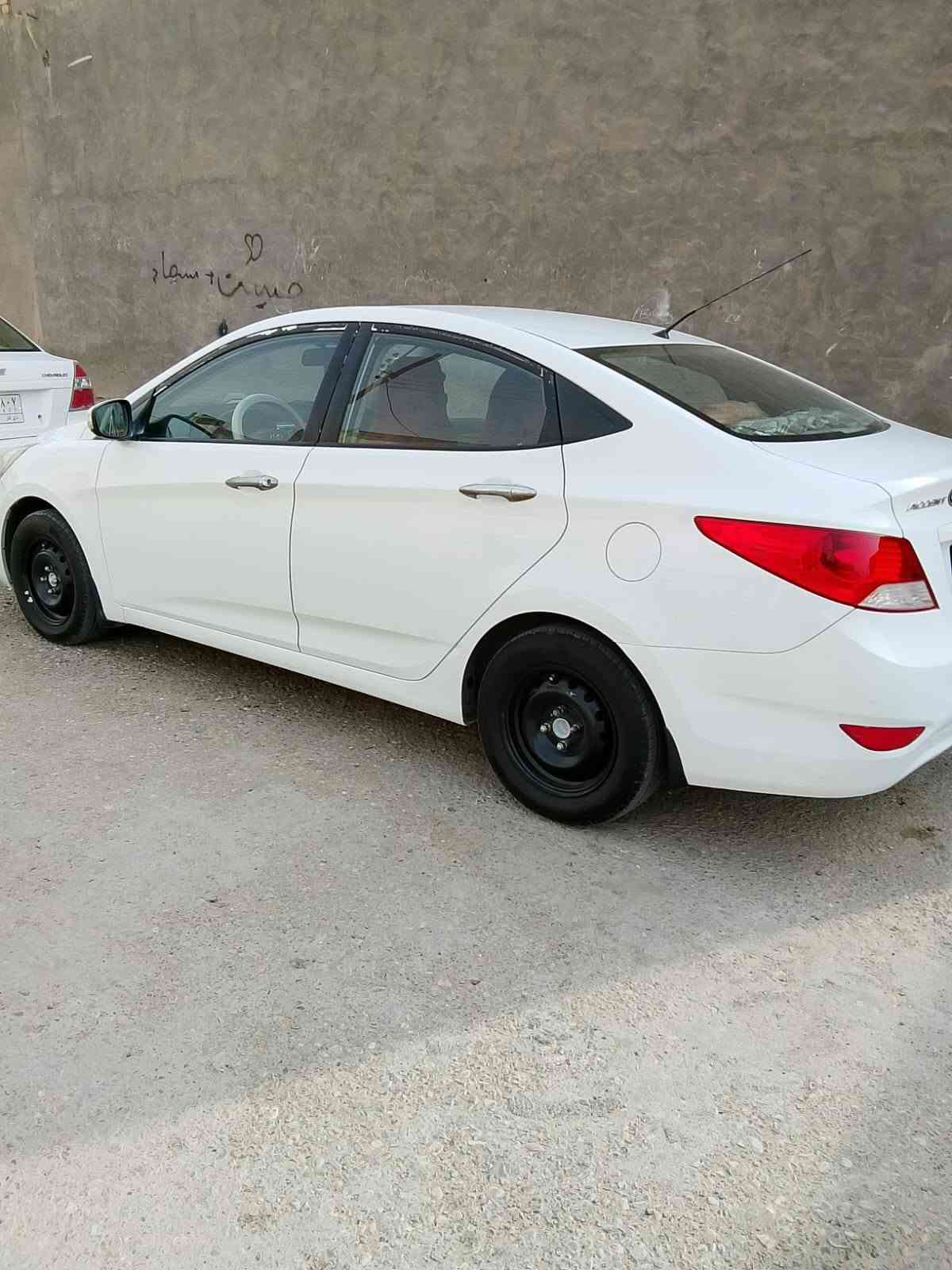 اكسنت موديل 14 خليجي محرك 1600 جاهزة السياره سنويه وهزة ورقم جدد لغايه 2031 تحويل مباشر بيها صبغ ثلاث قطع بدون دواخل السعر 78 وبيها مجال مكانها سماوة قضاء الخضر ***********
