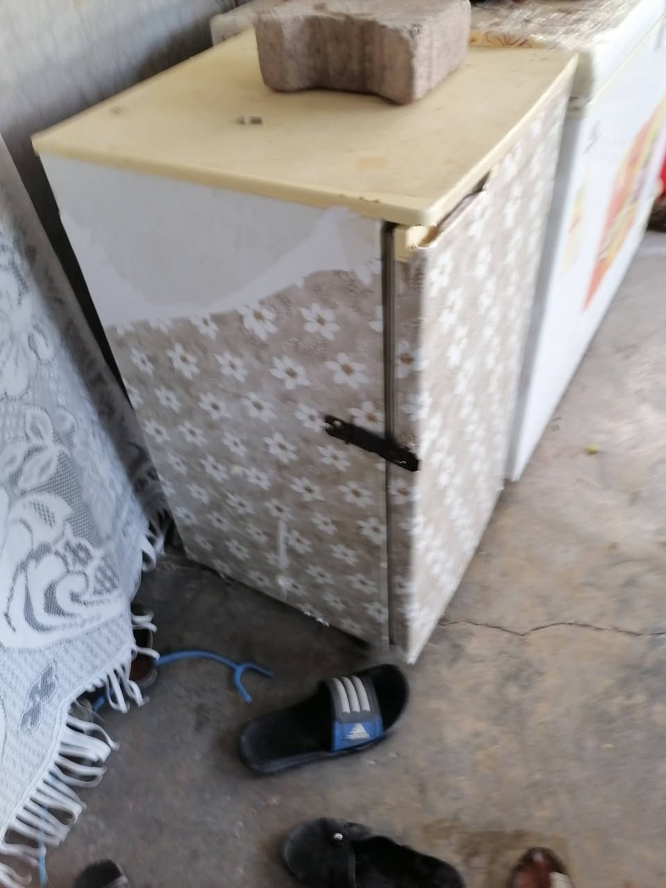 ثلاجة صغيرة اللبيع شغل سعرا ٧٥ بي مجال كركوك حي العروبه يم ملعب خومسي او وكف قديم حجم ٦ قدم كل بلادي شركة مابي اي عيب شغال بل شرط يومين ضمان
***********
***********
