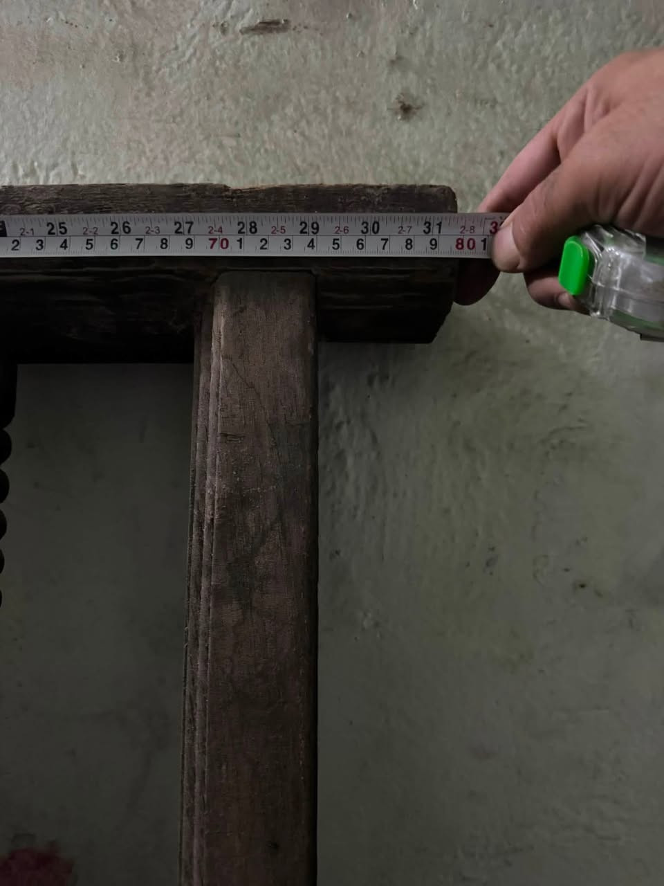 السلام عليكم عندي هذني الشبابيك انتيكة للبيع صاج درجة اولى عندي شباك عريض عدد ٢ والشباك الكصيف ١١ شباك ابيعهن كلهن شلع بمليون مكاني بغداد بجميلة ***********  الشباك العريض الارتفاع ١٩٠ في ١٤٠ 
والشباك الكصيف العرض الارتفاع ١٩٠ في ٦٨
