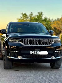 جيب  ٢٣ خمسة راكب فول مواصفات ما عدا الفتحة السيارة كاملة مابيها اي نق...