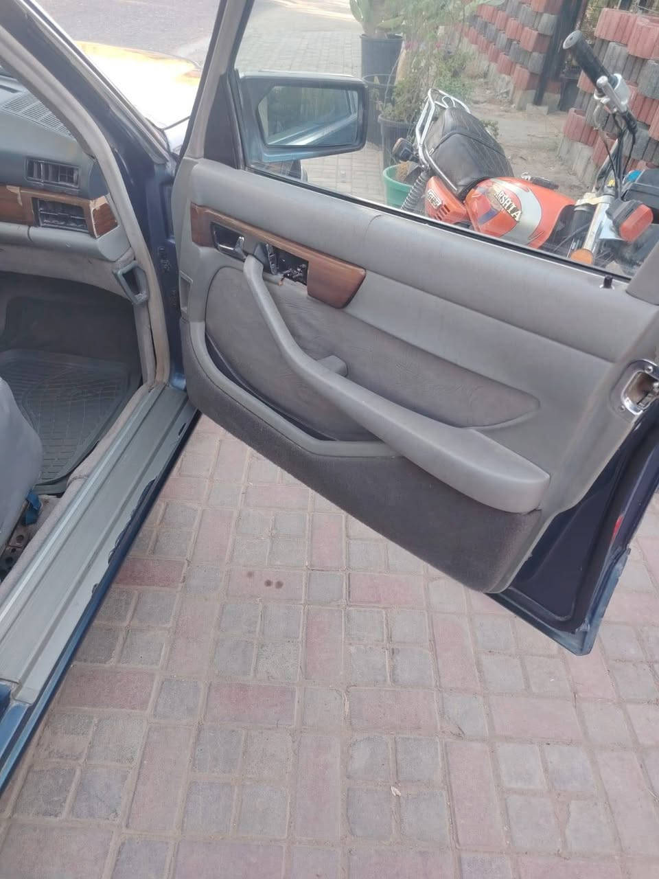 سلام عليكم مارسدس جامبو موديل ٩١ باب قصير مكينه جديد وكير جديد حداديه خير من آلله باتري جديد دبل هورن دبل مروحه قواعد مكفوله السعر ٤٨ أتصال ***********
