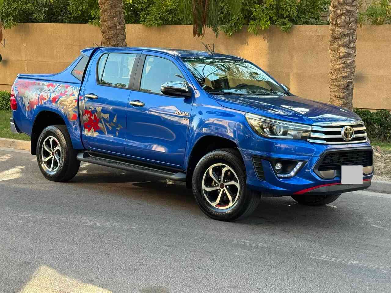 السلام عليكم
تويوتا هايلوكس فور ويل TRD
موديل /2020 
كير/ اوتماتيك  
محرك / 6 سلندر
مواصفات 
بصمه 
شاشه 
حساسات 
رقم اربيل  
ماشية /87 الف حقيقي 
بيها مكانات بارد فقط مكفوله من الصبغ 
السعر / 253 
العنوان بغداد الكراده
***********
