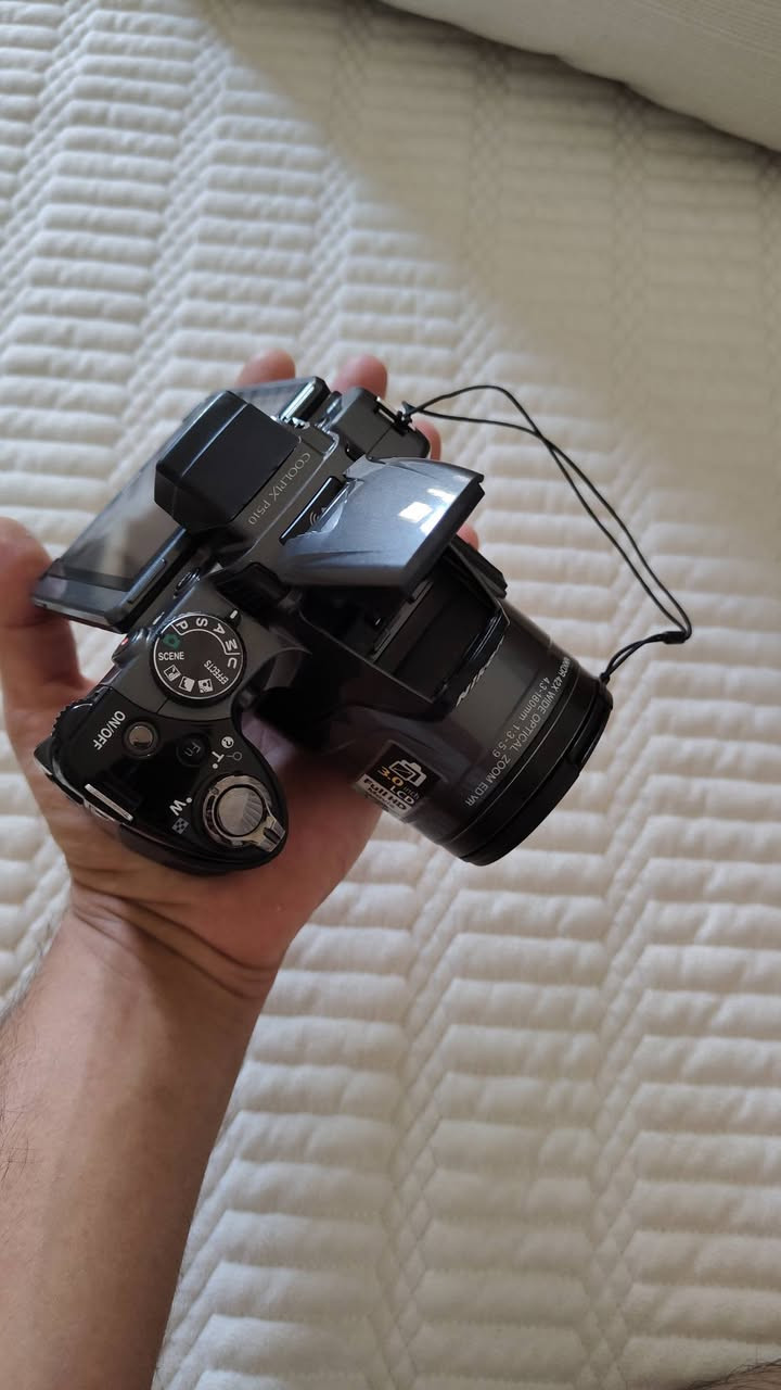 نیکۆن  P510 _42X
ئەم کامێرا 16 مێگا پێکسڵە
شاشەی جواڵاو و قەلابە بەدڵی خۆت جوڵەی پێ دەکەی
لێنزی جێگیرە و 42 ئێکس زووم دەکات بە فۆکسەوە
ڤیدۆ و ڕەسمی فول کوالێتە HD
خاوەنی سیستەمی GPS 
شەحن و پاتری بیلادی لەگەڵە + جامتا وقایژی مل
کێ مشتەری بوو نامە بنێرێت لەخزمەتیام ....
***********
***********
