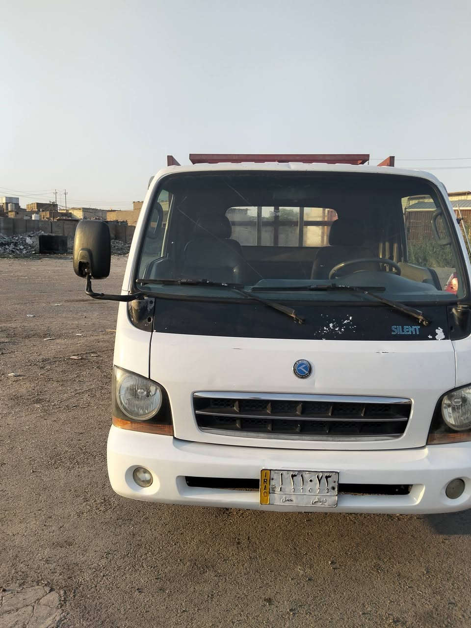 السلام عليكم 
كيا ام عيون موديل 2000 رقمها ديالى مشروع وطني 
شرط التحويل سنويا لغايا 28 سياره جديده 
مكينه 3000 سوبر جديده لا صرف ولا بخار ولا تنقيص 
وكير ومكينه واكسل جدد سياره جاهزة لشغل 
سياره تخم تاير جديد صدر جديد سياره كهربائيات شغاله 
سياره كبل لشغل جاهزه العنوان بغداد البلديات 
السعر 75 وبيه مجال بسيط الرقم ***********
