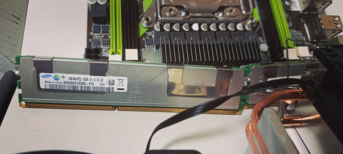 سلام عليكم مذر بورد ورامات سامسونك ddr3 32 g  ومذر بورد ومعالج من شركه انتل ومبرد وفان للعلم القطع نضاف اطي سعر او مراوس بكرت شاشه واطي فرق بغداد العامريه الرقم ***********
