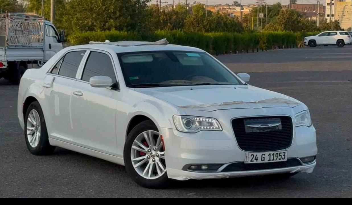 السلام عليكم اوباما 2015 C300 مكفولة كفالة عامة كلين تايتل 

رقم شمالي باسمي هزه سنويه ارقام جدد 

السيارة جاهزة وكامله من كل شي صدر تايرات داخل كل جديد 

6 سلندر 
داخل جلد 
كشنات كهرباء 
بانوراما 
بصمة 
عدسات زرع لايت 
شفتات ستيرن 

مكان السيارة بغداد 

للاتصال //***********
