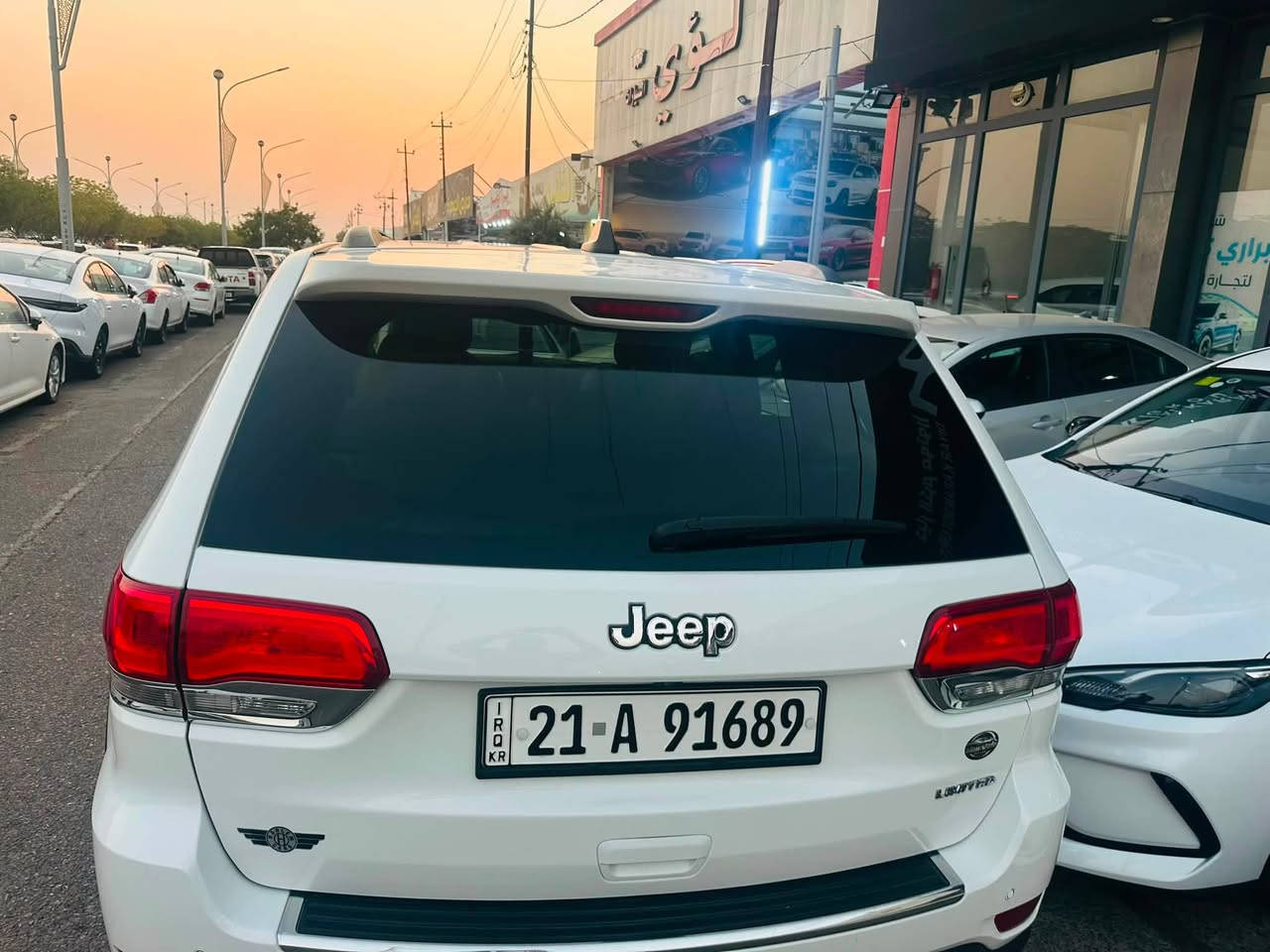 السلام عليكم جيب لميتد ٢٠١٧ امريكي لميتد كلين رقم سليمانية بيها رصعات بسيطة 
السعر ٢٣٠ 
الاتصال ***********
