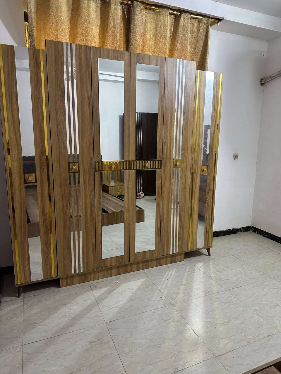 السلام عليكم غرفه للبيع نظيفه اخت الجديده السعر ٤٥٠ بيها مجال للاستفسار اتصل على الرقم *********** مكانها حي العباس
