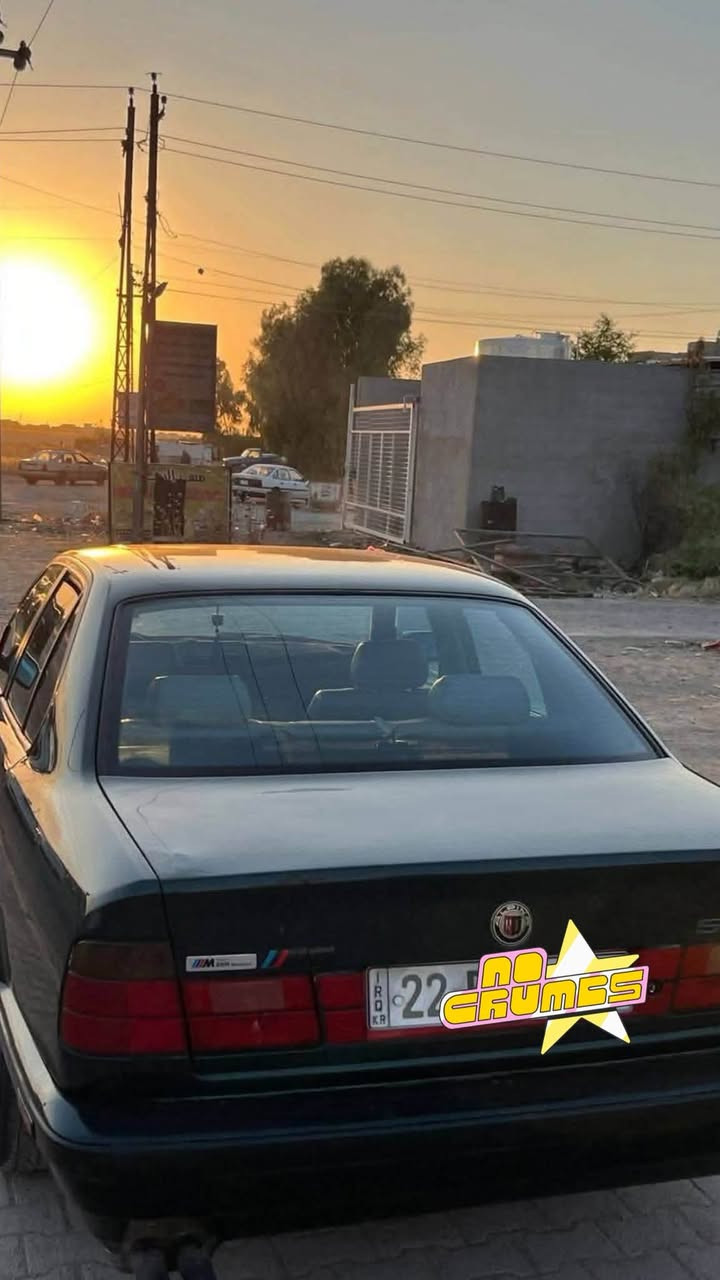 سلام عليكم 
بي ام دبليو موديل ١٩٩٤ 
حجم ٥٣٠ محرك بوما حجم ٢٨ 
اكو شبر بس بالجاملخ السايق الامامي 
غير هذا ماكو شي بالسيارة 
السعر ٦٥ 
للتفاصيل ***********

نص مكتوب في الصور:
- NO CRUMBS