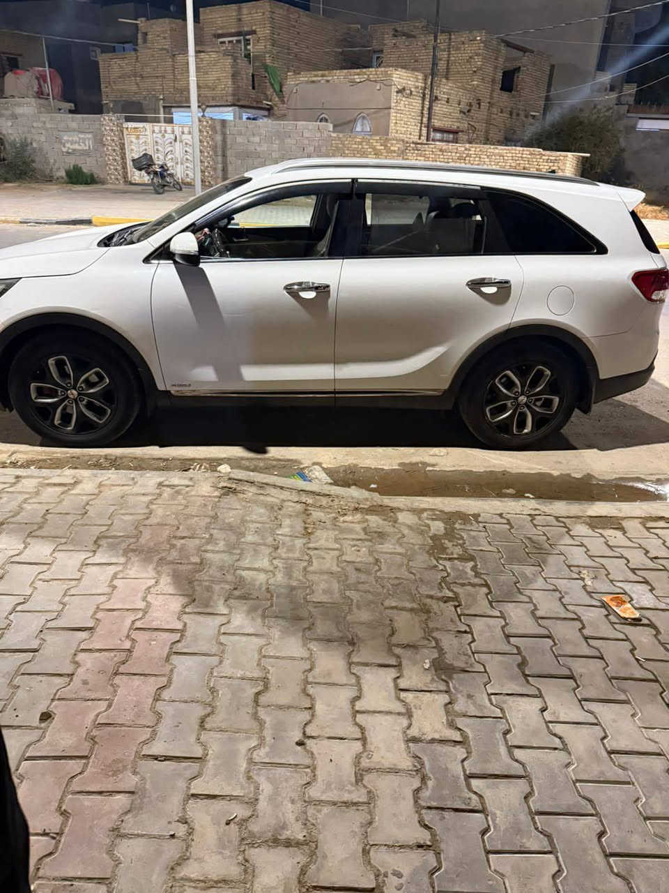 السلام عليكم 
سورنتو خليجي موديل 15رقم قادسيه بسمي مكينه سته تخم تاير حداديه جديده مكينه جديده سبعه راكب سياره مكفوله من ضربه وصبغ السعر 180,مكان واسط قضاء الحي الاستفار أكثر اتصال  ***********
