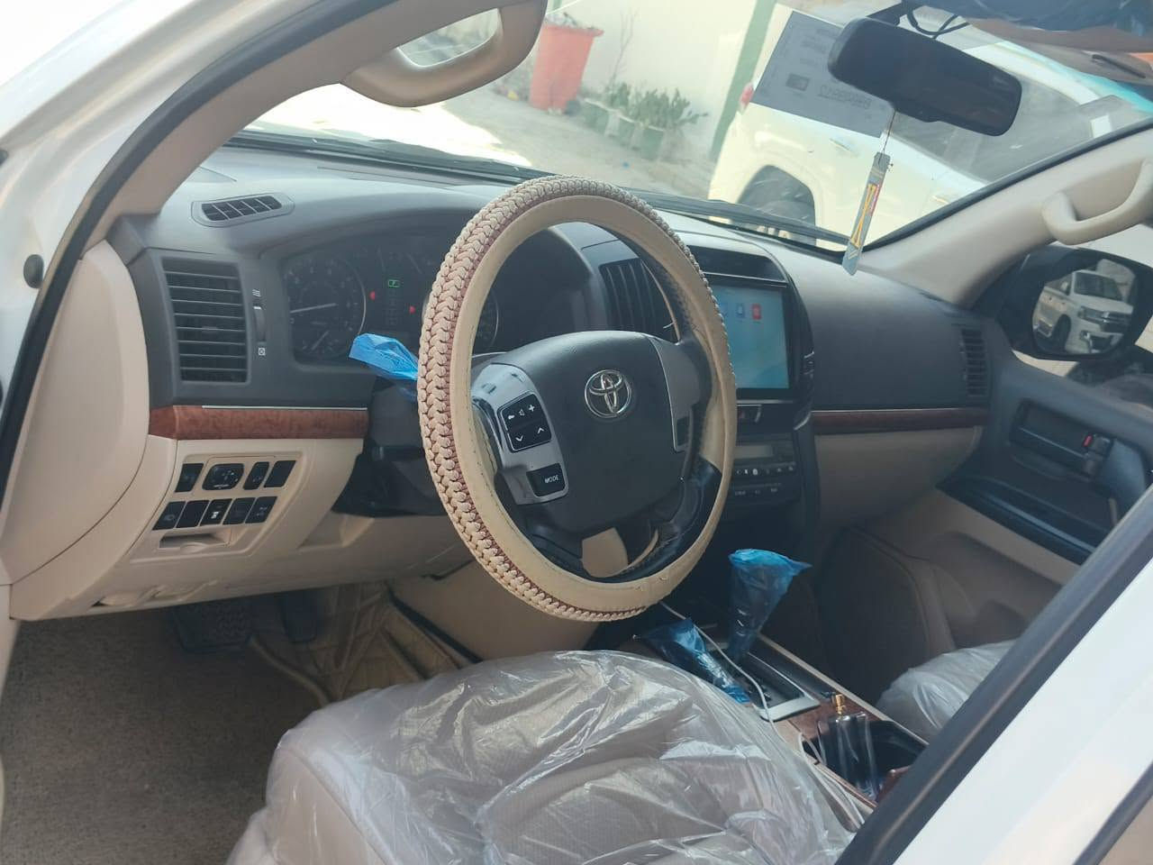 لاندكروزر • ماكو تفاصيل