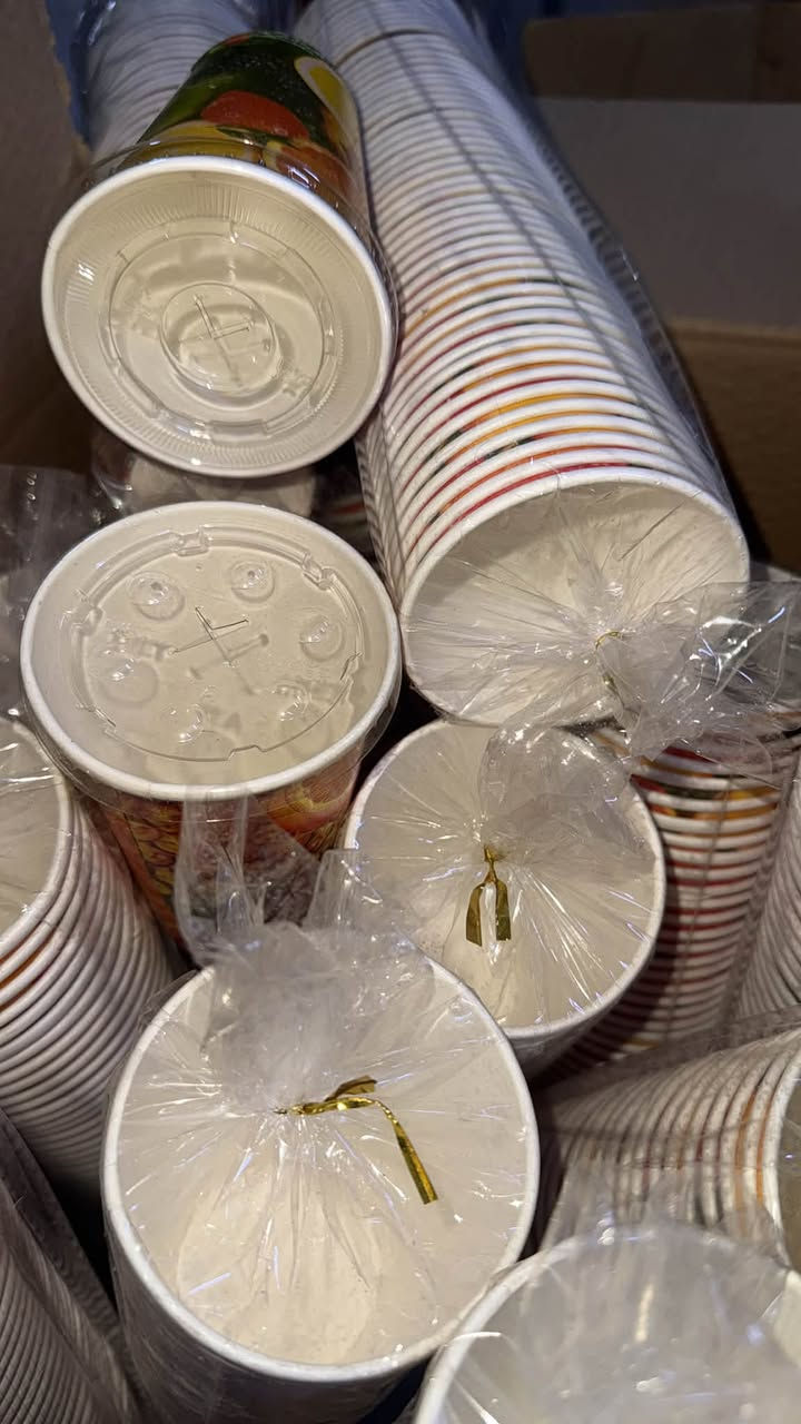 متوفر قدح عصير ورقي حجم 12 اونص نوع 2B مغلون جهتين درجة اولى مع غطاء Pet صيني محكم بسعر تنافسي..
***********

نص مكتوب في الصور:
- معاً لبيئة أنظف دار النخبة لصناعة الأكواب الورقية Paper Cups Manufacturing أكواب ورقية 12 أونص الخيار المثالي للعصائر والقهوة والمشروبات الباردة والساخنة جودة ممتازة مقاومة للتسرب خامات آمنة وصديقة للبيئة مناسبة للمقاهي والمطاعم متوفرة بالجملة مع سرعة التوريد شريكك في نجاح أعمالك مقاس 12 OZ تصميم جذاب ... لكل مناسبة منتج عراقي بجودة عالية للطلب والاستفسار *********** العصائر الطازجة المشروبات الباردة القهوة والشاي المقاهي والمطاعم المناسبات والفعاليات DAR AL-NOKHBA ... QUALITY CUPS ... A BRIGHTER TOMORROW