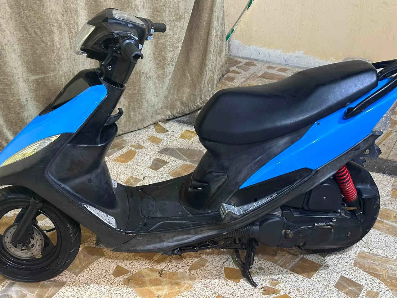ماكس عدله بوشه ٥٥دراجه شوفت عينك نضيفه مكينه تخبل سعره ٧٠٠ وبيه مجال قليل عنوان بصره حيانيه  
رقم ***********
