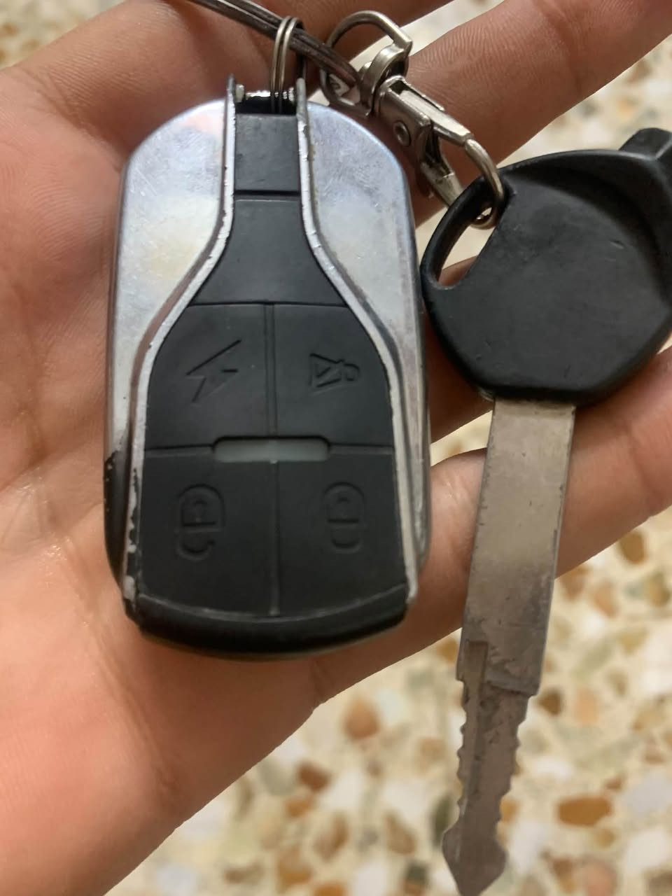 للبيع ماكس مضلع
دراجه تخبل صالنصه رياضي 

ودبلات رياضي

كلشي شغال بيه 

سلف هندر هورن اشاير

بصمه تشغيل عن بعد

وقفل دراجه

دبل اشاره

تايرات جدد ماصارلهن يومين

وياله رياضي

بريك رياضي

كابريتر جديد 

ماعايزه الدراجه

ب 300 بيه مجال بسيط

***********
